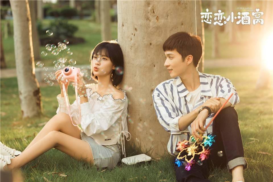 《鹊华秋色图》是赵孟頫代表作，描绘的济南风景，真是美不胜收