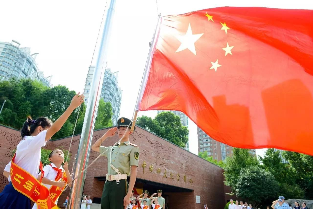 逃离无人的学校
