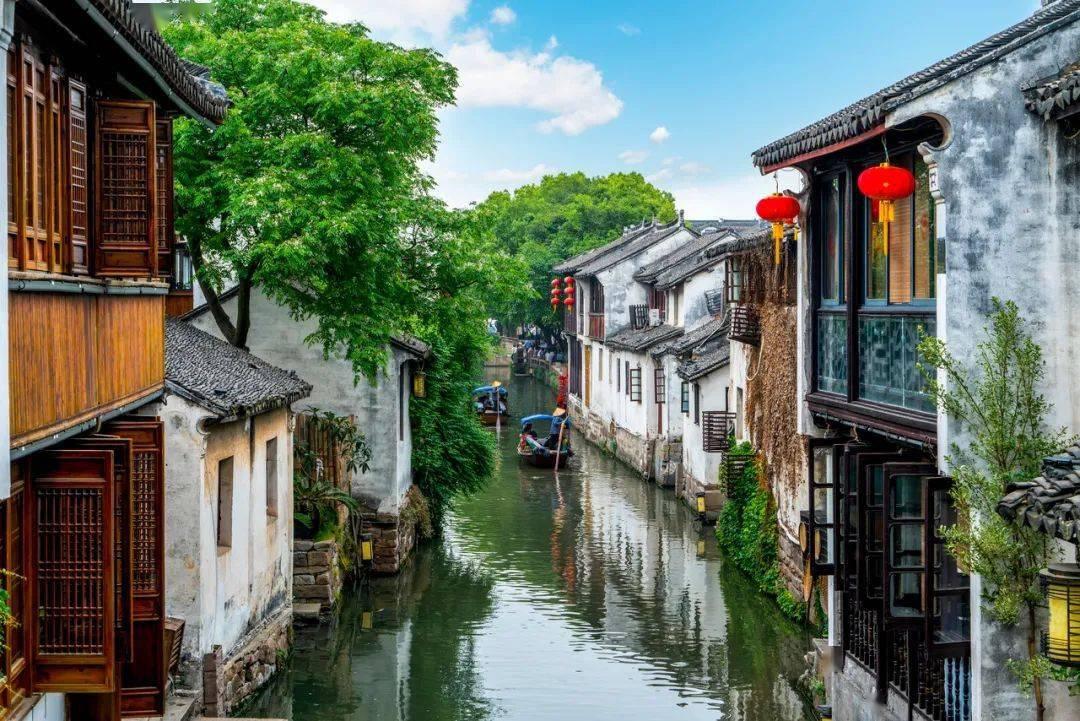 飞跃沙丘的小球
