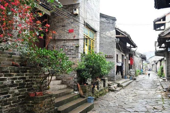 沙溢节目中聊起心酸过往，曾在岳母家借住4年，光彩背后的沧桑